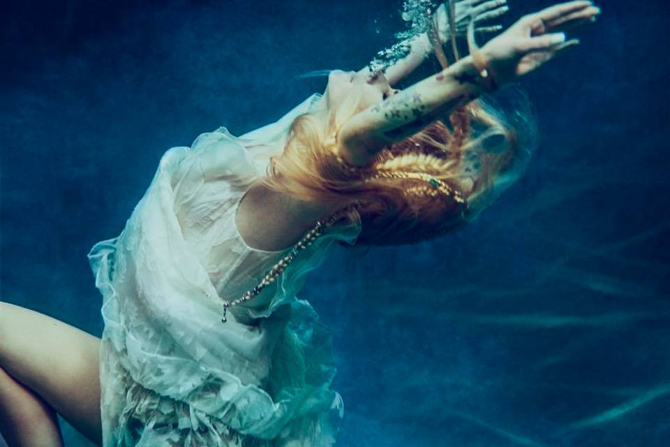 Avril Lavigne Releases Music Video For Head Above Water Strife Magazine